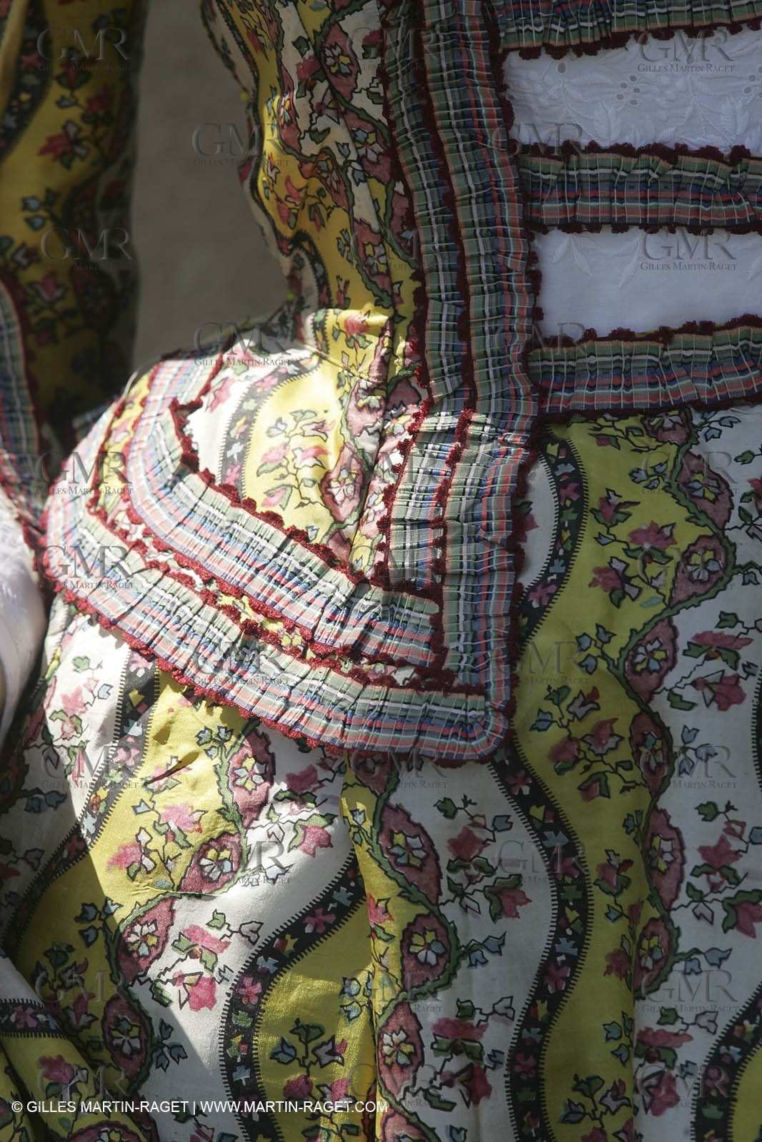 May 2004 - La Tour d'Aigues (FRA, 84) - Old costumes for women of the South exhibition
