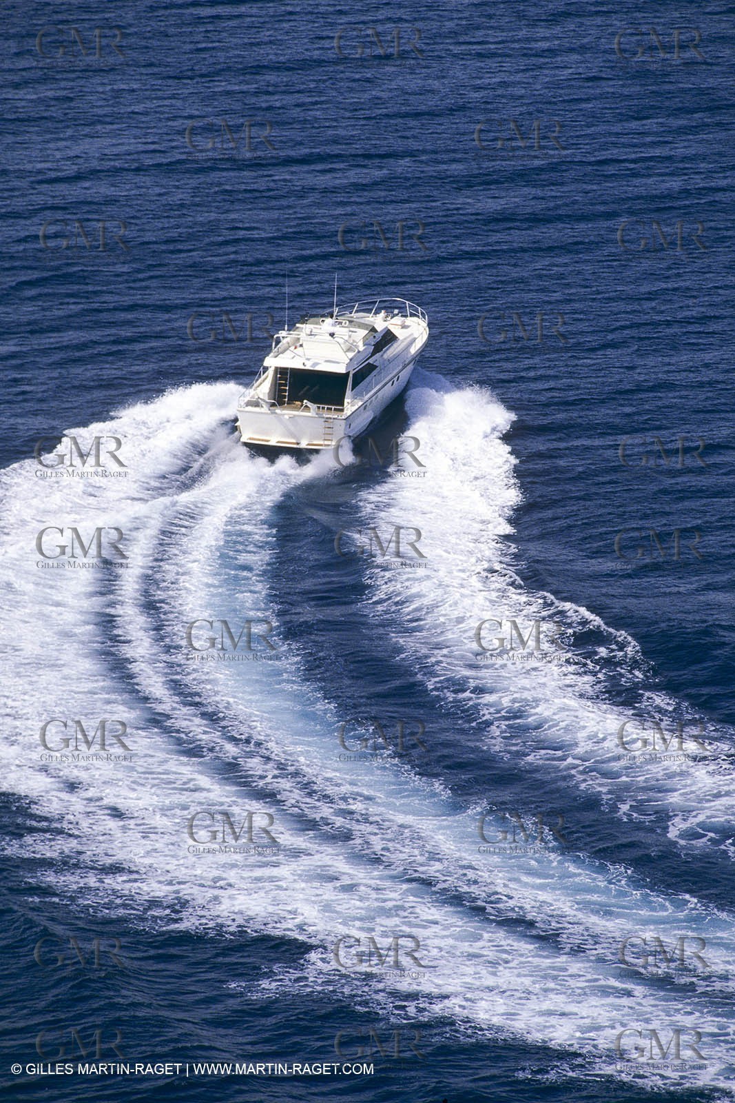 Powerboating, Cruising, running