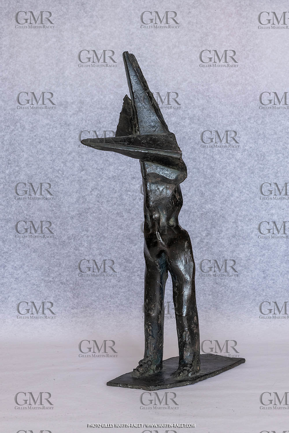 08 01 2023, Marseille (FRA), Oeuvre de Germaine Richier, Guerrier n° 2 1953, Bronze patiné foncé, Fondeur : L.Thinot, Paris, 39 x 9 x 20 cm, Collection particulière