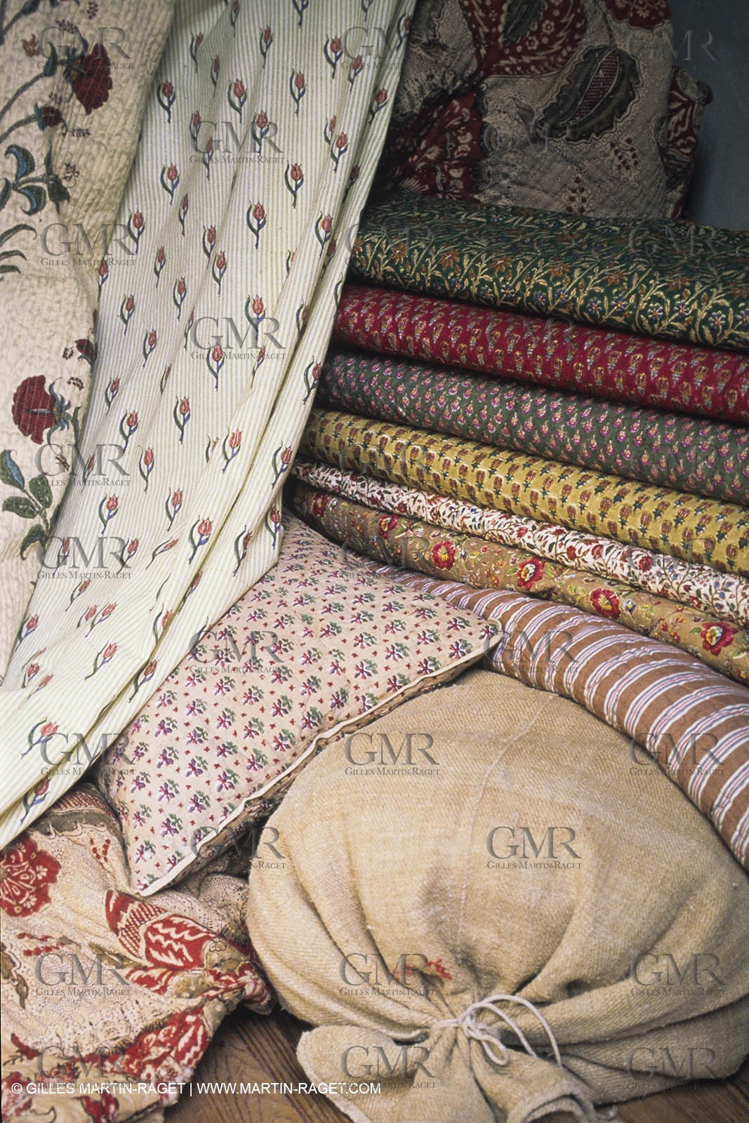 France, Provence, Traditions, Boutis et piqués, traditional cloths from Provence