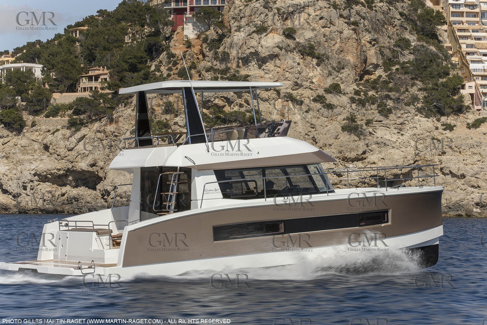 08 04 2015, Andraitx (Isla de Mallorca, Islas Baleares, ESP), Chantier Fountaine-Pajot, Motor Yacht 37