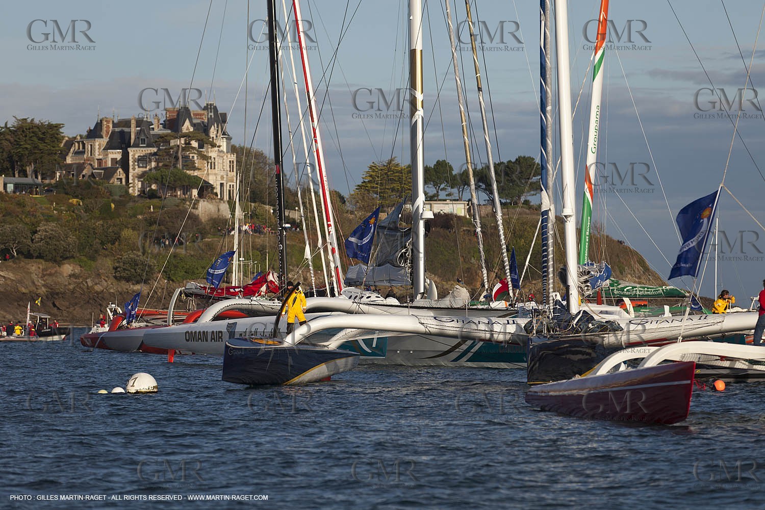 31 10 2010 - Saint Malo (FRA, 35) - Route du Rhum 2010 - Ambiances à Saint Malo avant le départ - Trimarans au mouillage à Dinan