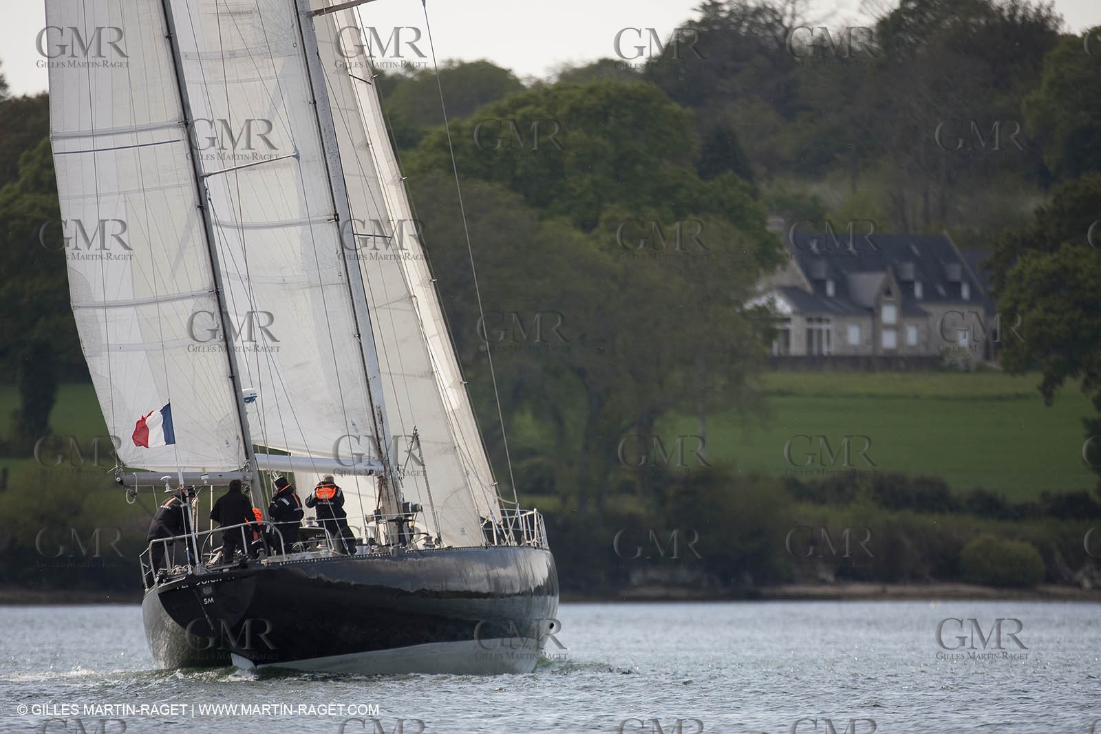 19 05 2010- Benodet- (FRA,56)  -  Pen Duick VI dans l'Odet