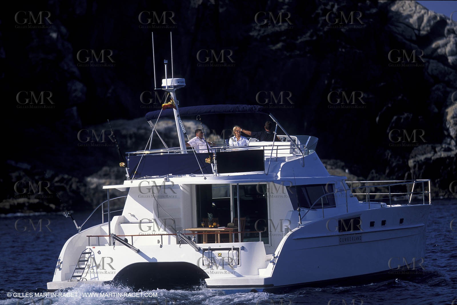 Bateau à Moteur au mouillage