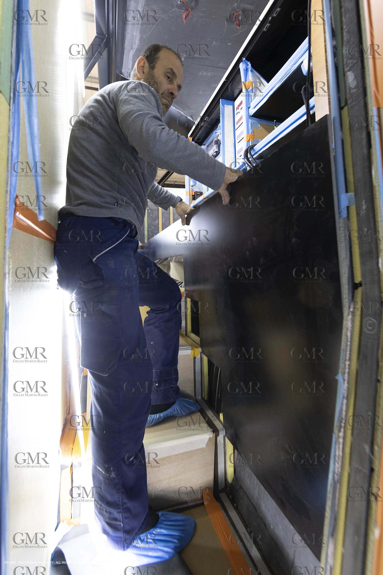 29 10 2018, La Grande Motte (FRA,30), Chantier Gunboat, construction du Gunboat 68, pose meuble cuisine