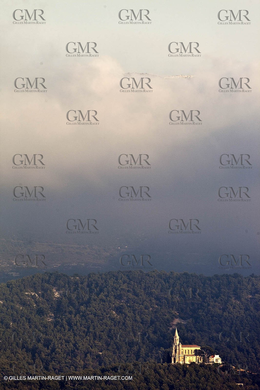 06 08 09 - Marseille - La neble - Brouillard sur les calanques et îles de Marseille