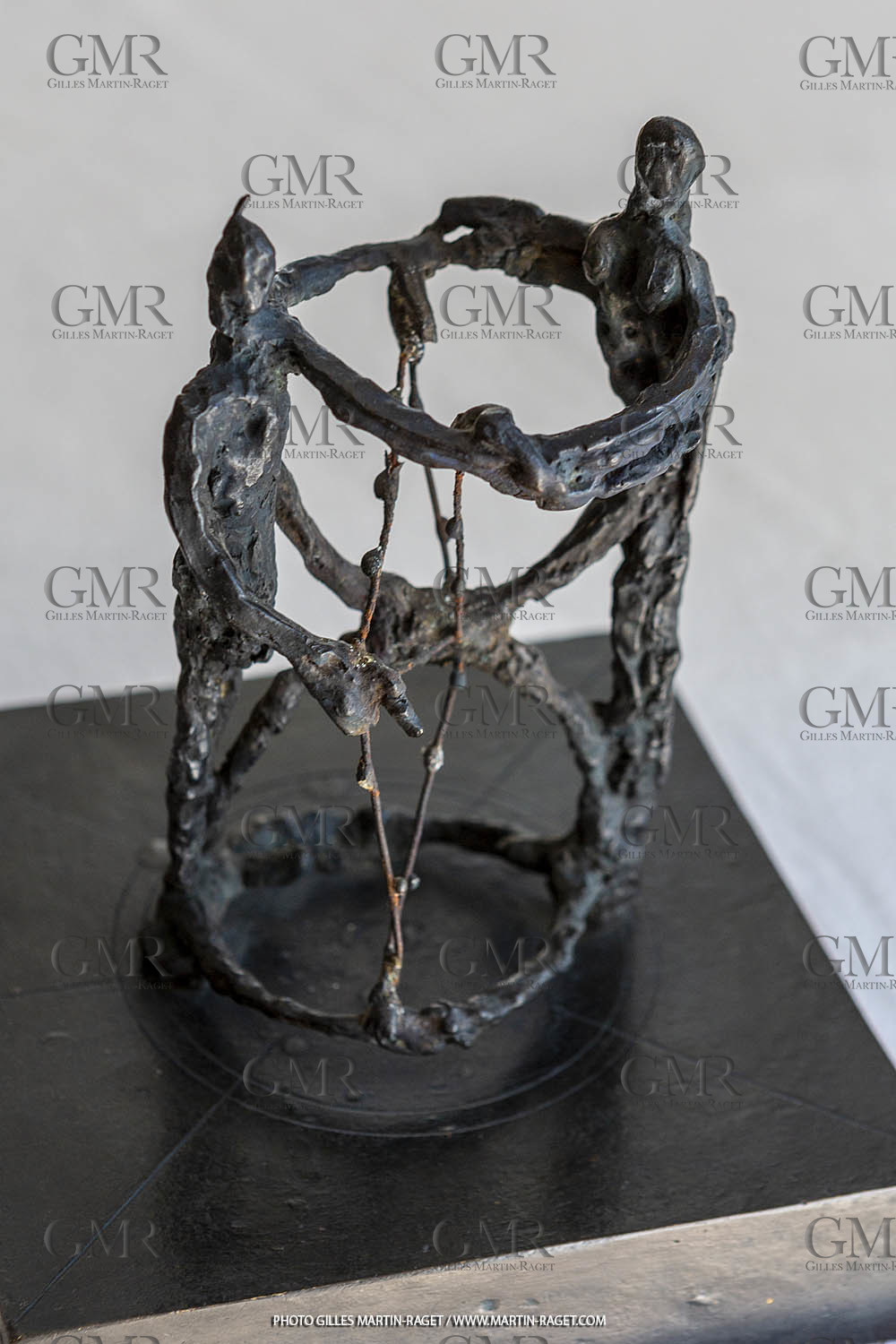 12 07 2020, St Rémy de Provence (FRA,13), Oeuvre de Germaine Richier, Le Sablier I 1946, Bronze patiné foncé, Epreuve d'exposition, Fondeur L.Thinot, Paris, 20,5 x 17 x 17 cm, Collection particulière