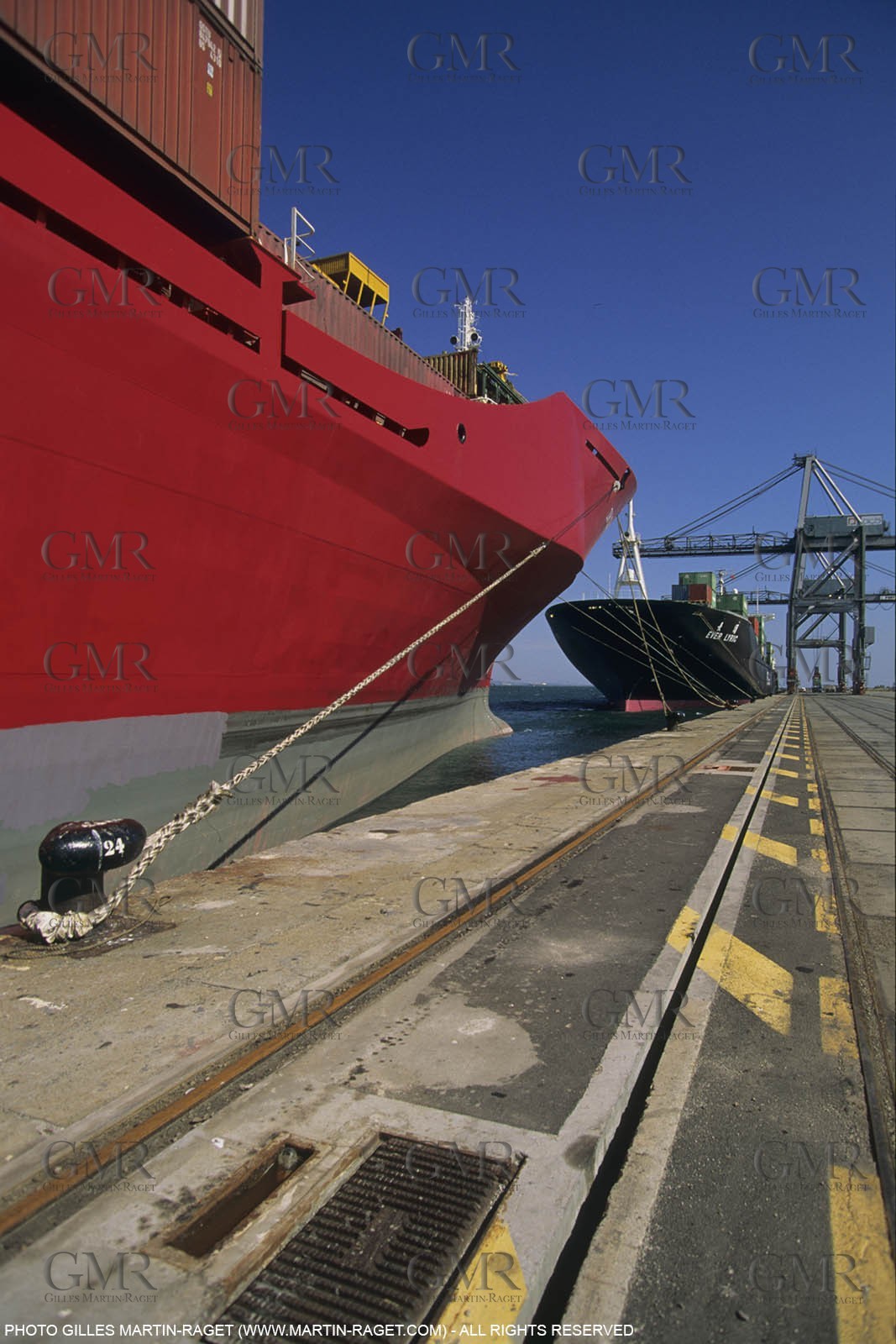 France, Provence, Marseille, Port de commerce, opérations portuaires, métiers de la mer