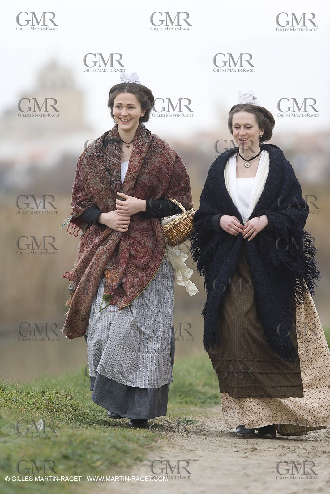 24 02 2007 - Les Saintes Maries de la mer (Fra, 13) - Reine d'Arles et ses demoiselles d'honneur en Camargue