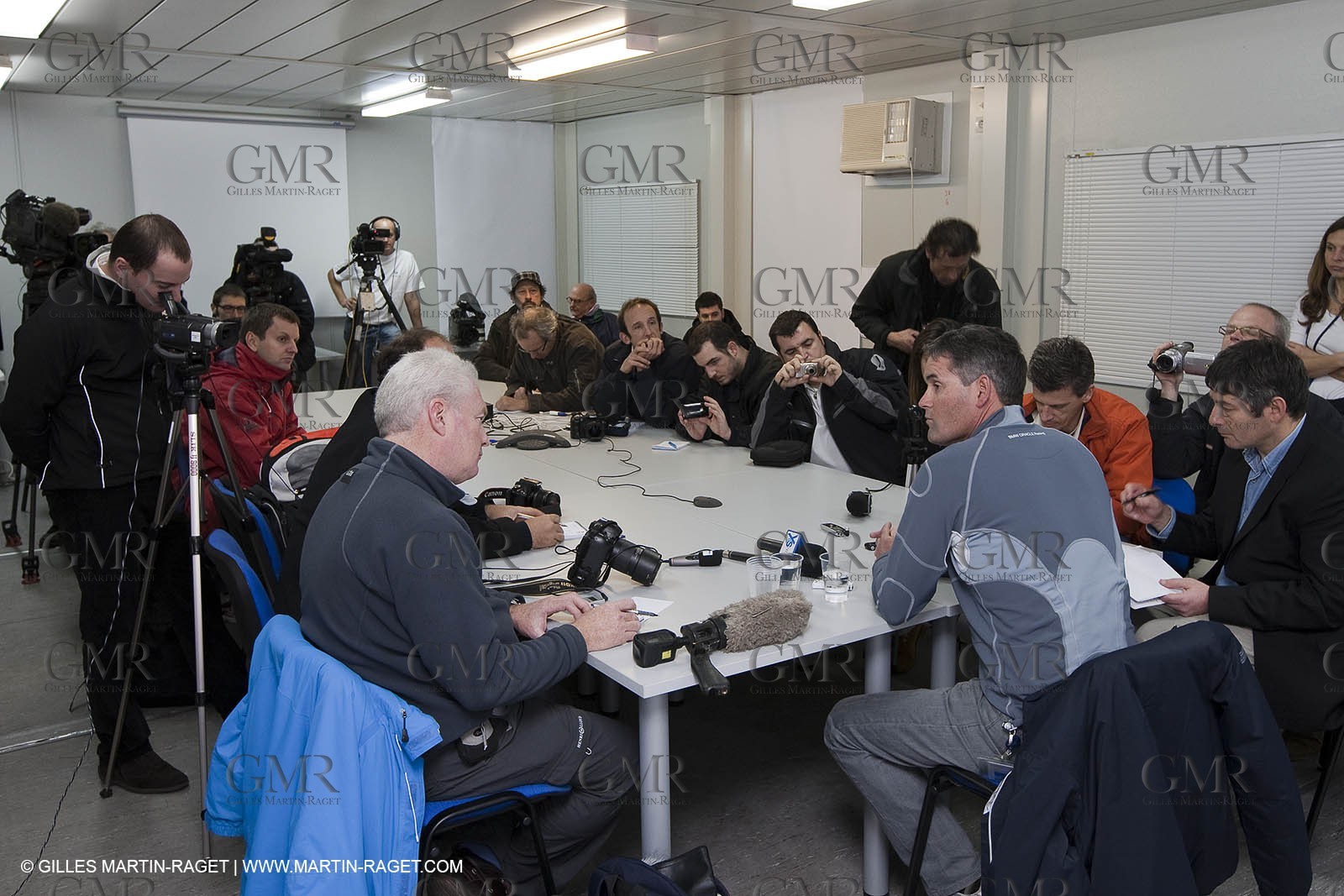 19 01 2010 - Valencia (ESP) - 33rd America's Cup - BMW ORACLE Racing - International Media visit wing