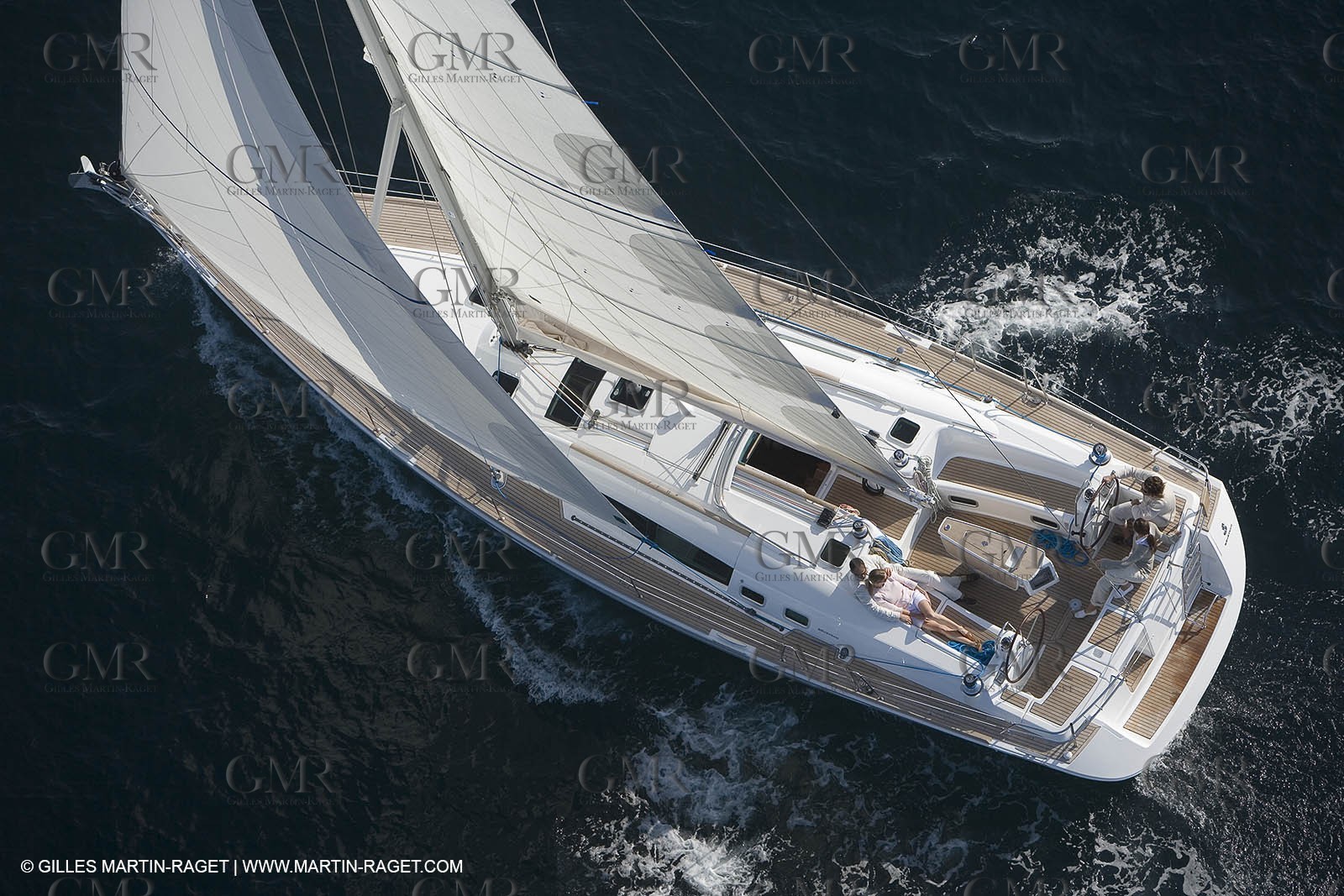 Crusing monohull sailing