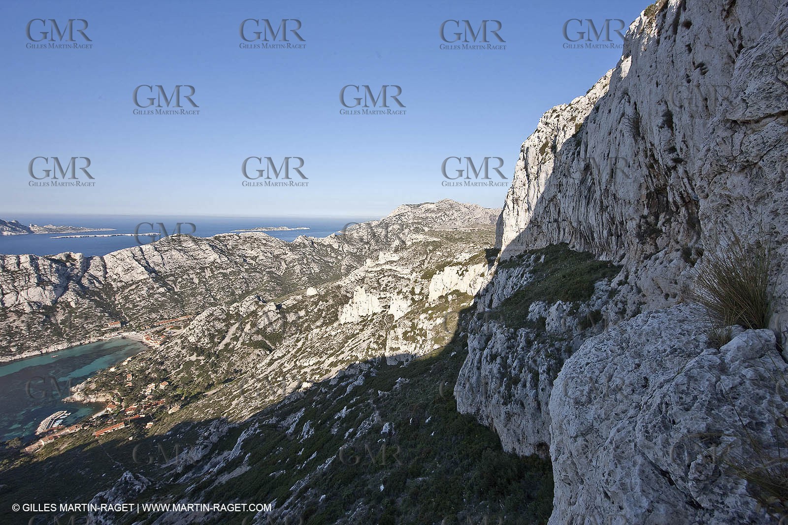 04 04 2009 - Marseille (FRA, 13) - Les Calanques - Marseille as seen from the top of the Baou Rond summit