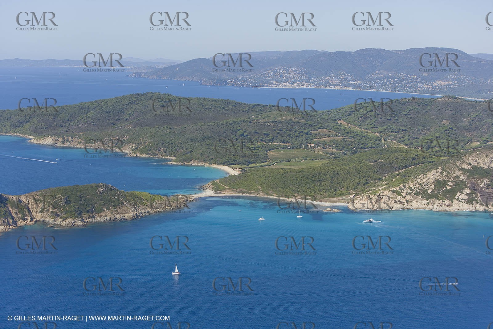 06 09 2007 - Saint Tropez (FRA, 83) - Superyachts - Motoryachts - Mangusta 92 Triple Fun in Saint Tropez - Mooring at Club 55 at Pampelonne Beach
