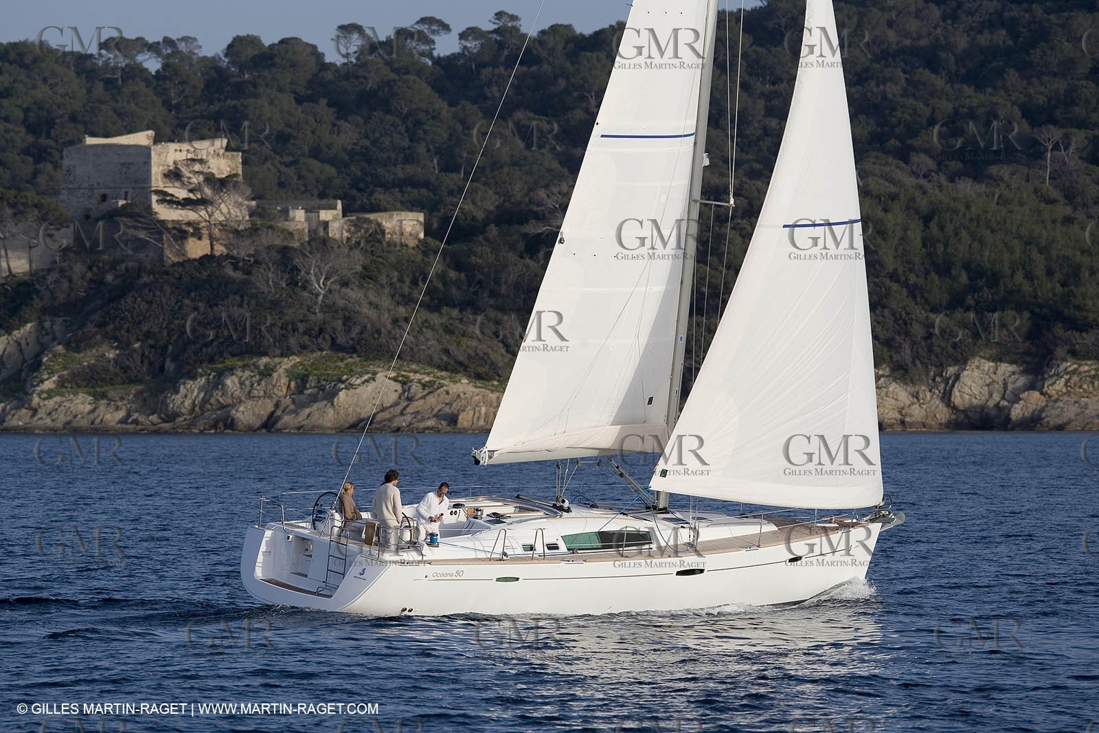 Crusing monohull sailing