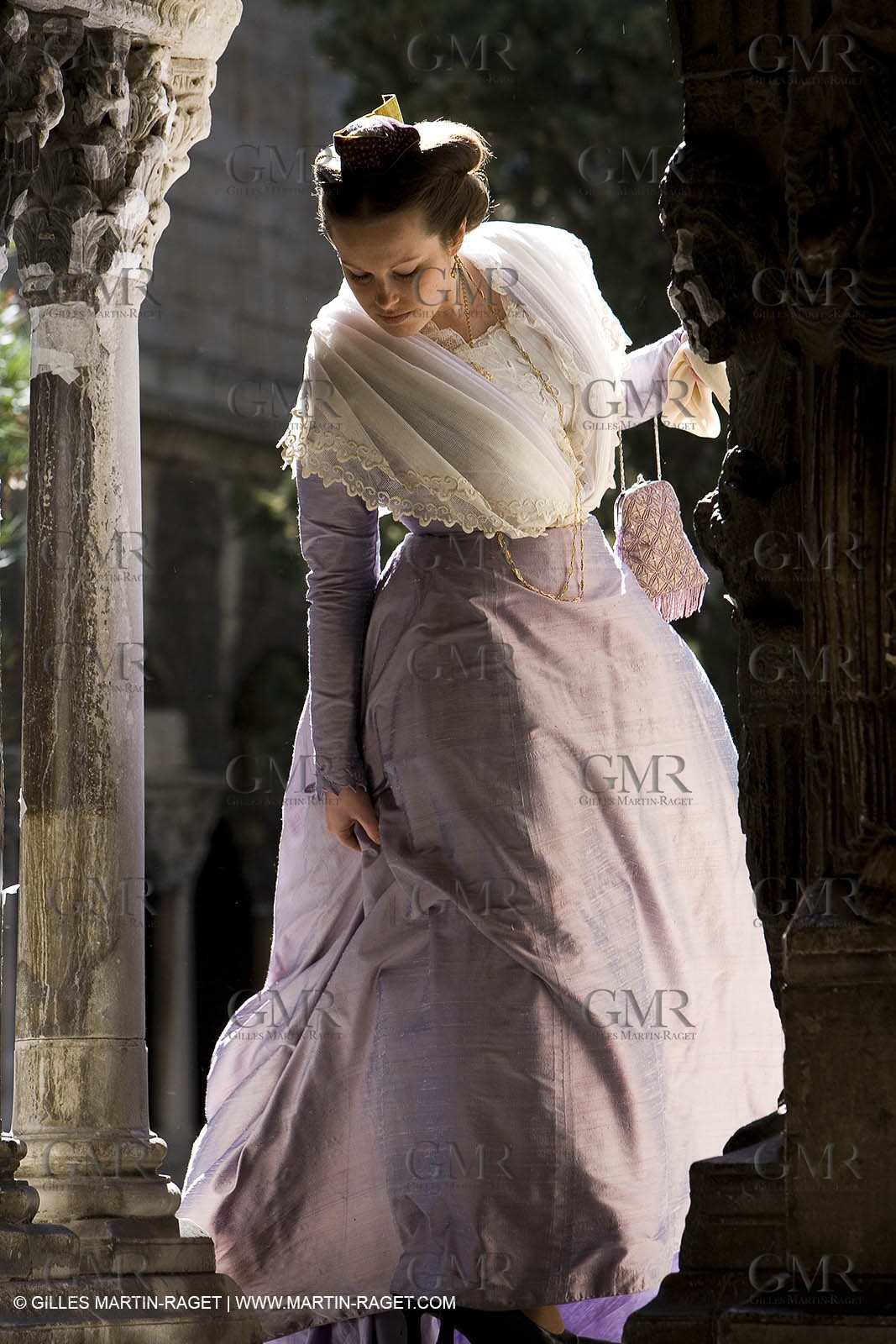 10 03 2007- Arles (FRA, 13) - Queen of arles and her assistants