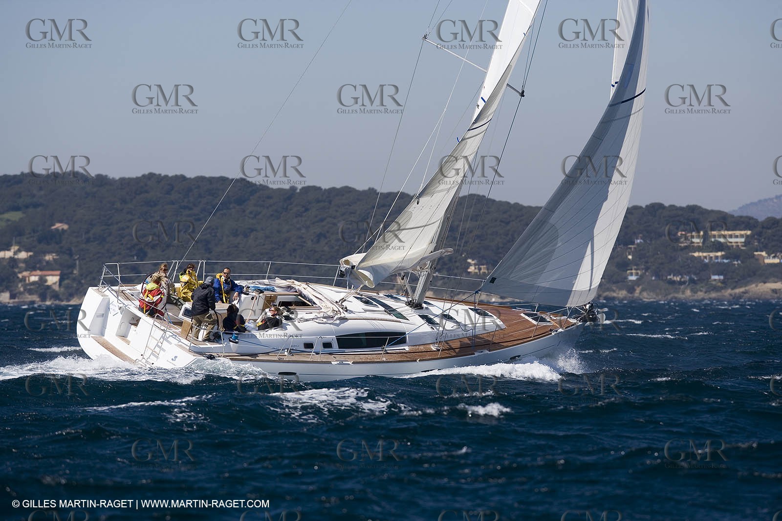 Crusing monohull sailing