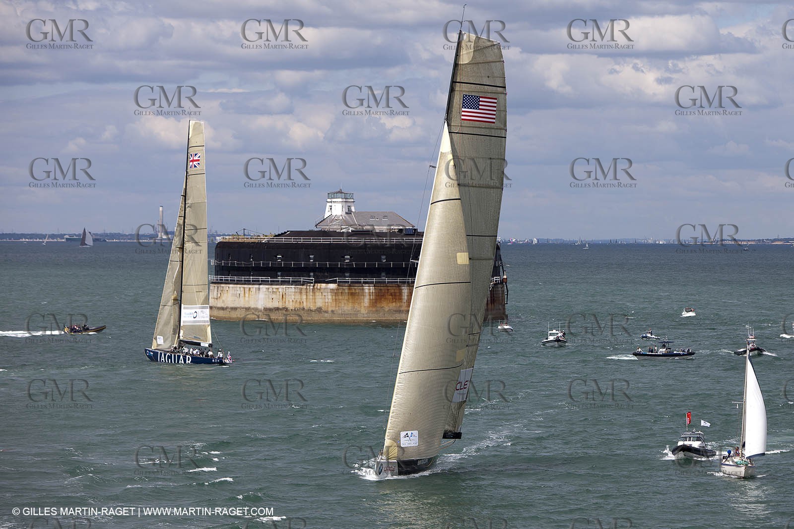 05 08 2010 - Cowes (UK, IOW) - The 1851 Cup -  BMW ORACLE Racing -  - Round The Island Race - Rounding Nab Tower.