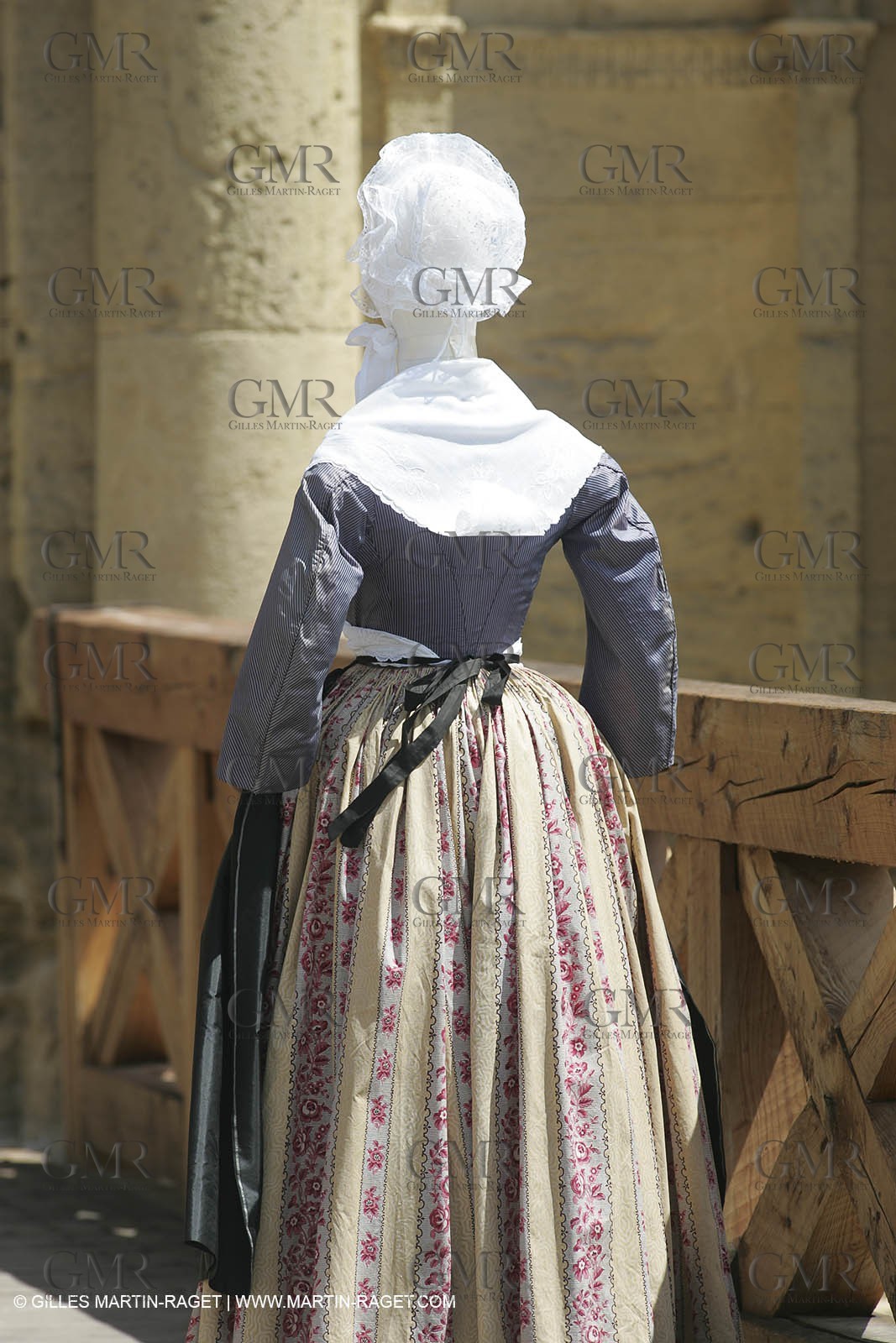 May 2004 - La Tour d'Aigues (FRA, 84) - Old costumes for women of the South exhibition