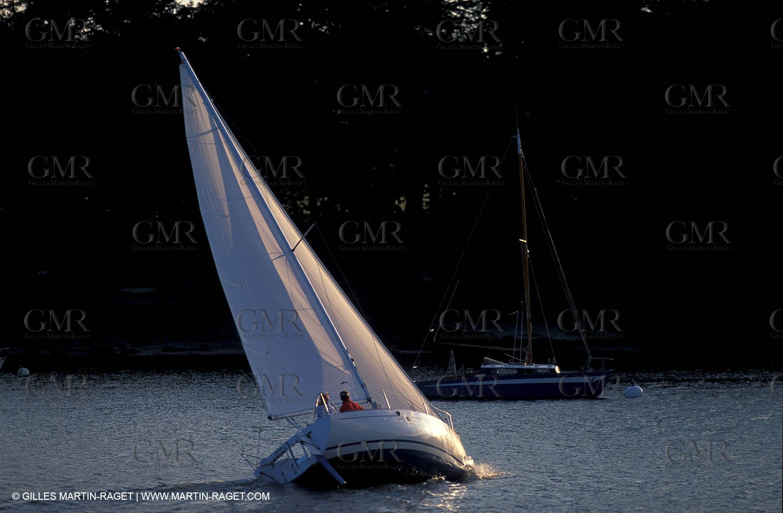 Crusing monohull sailing