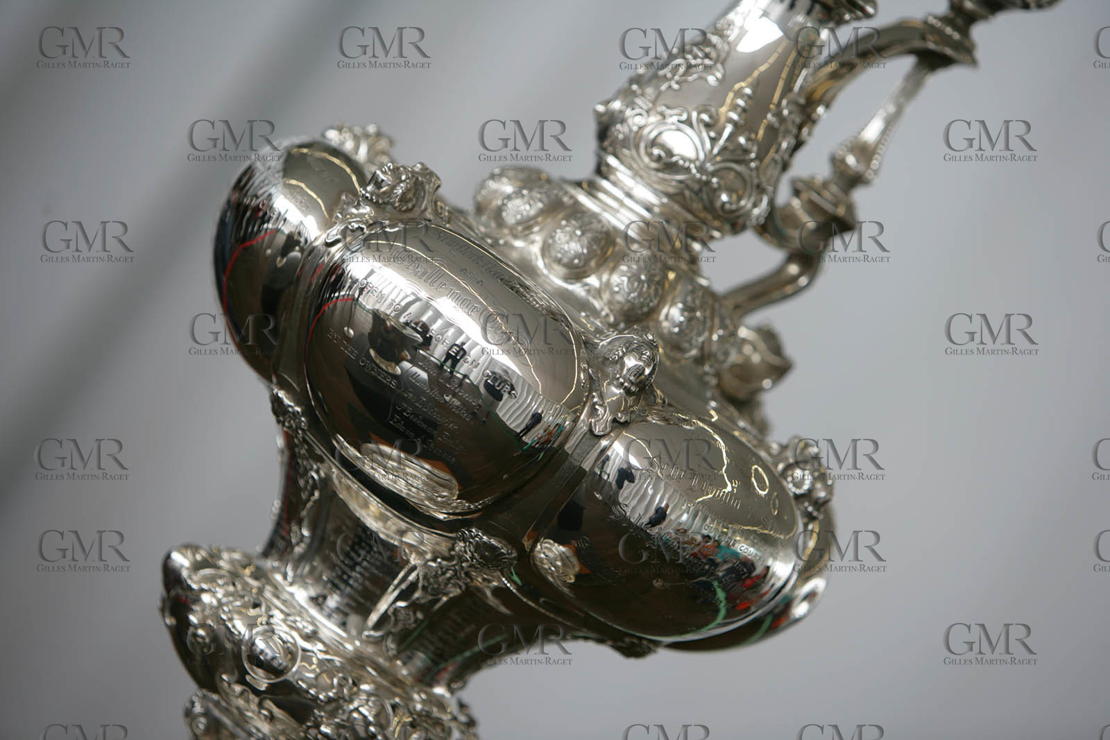 22 04 2007-Valencia (Spain)- 32nd America's Cup - Louis Vuitton Cup - RR1 - Day 7 - Crowd at Ameriac's Cup Park