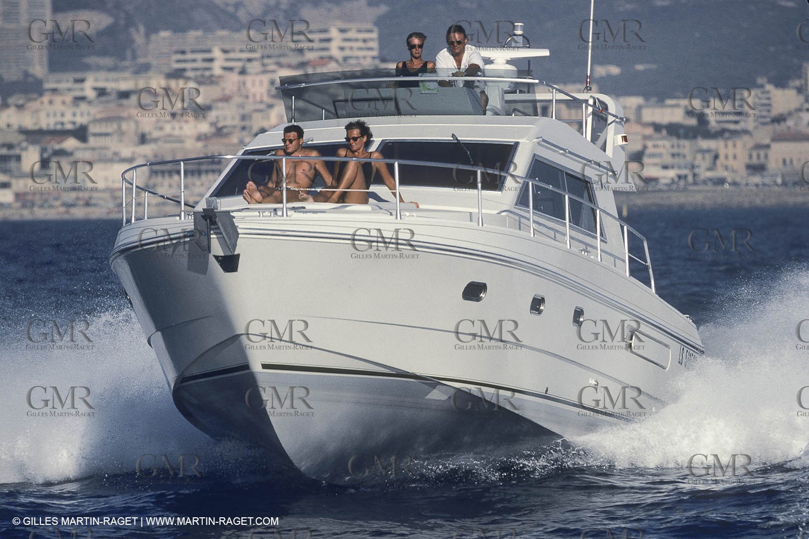 Powerboating, cruising, Running