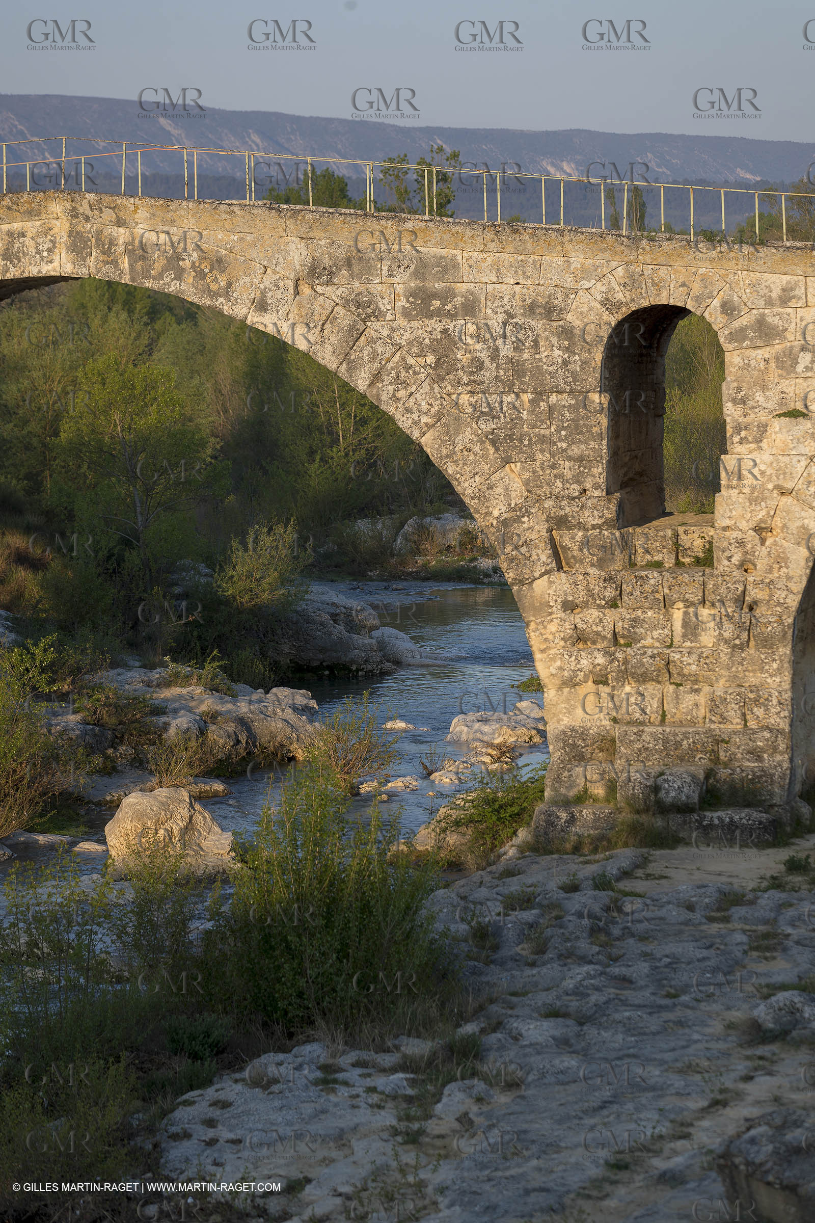 21 04 2018, Bonnieux (FRA,84), Pont Julien et environs