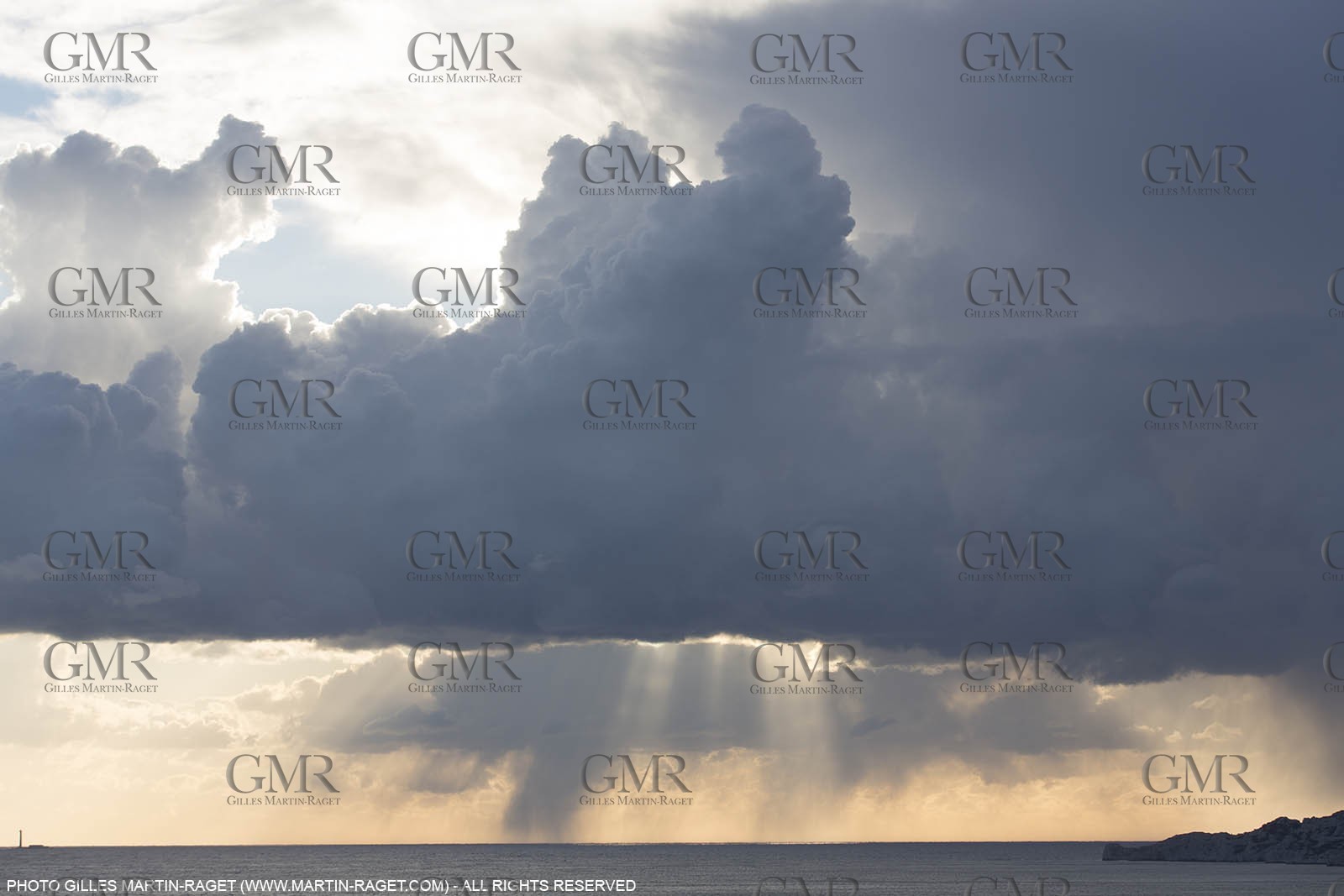 05 03 2015, Marseille (FRA,13), Col de Sormiou, Marseilles as seen from Sormiou pass