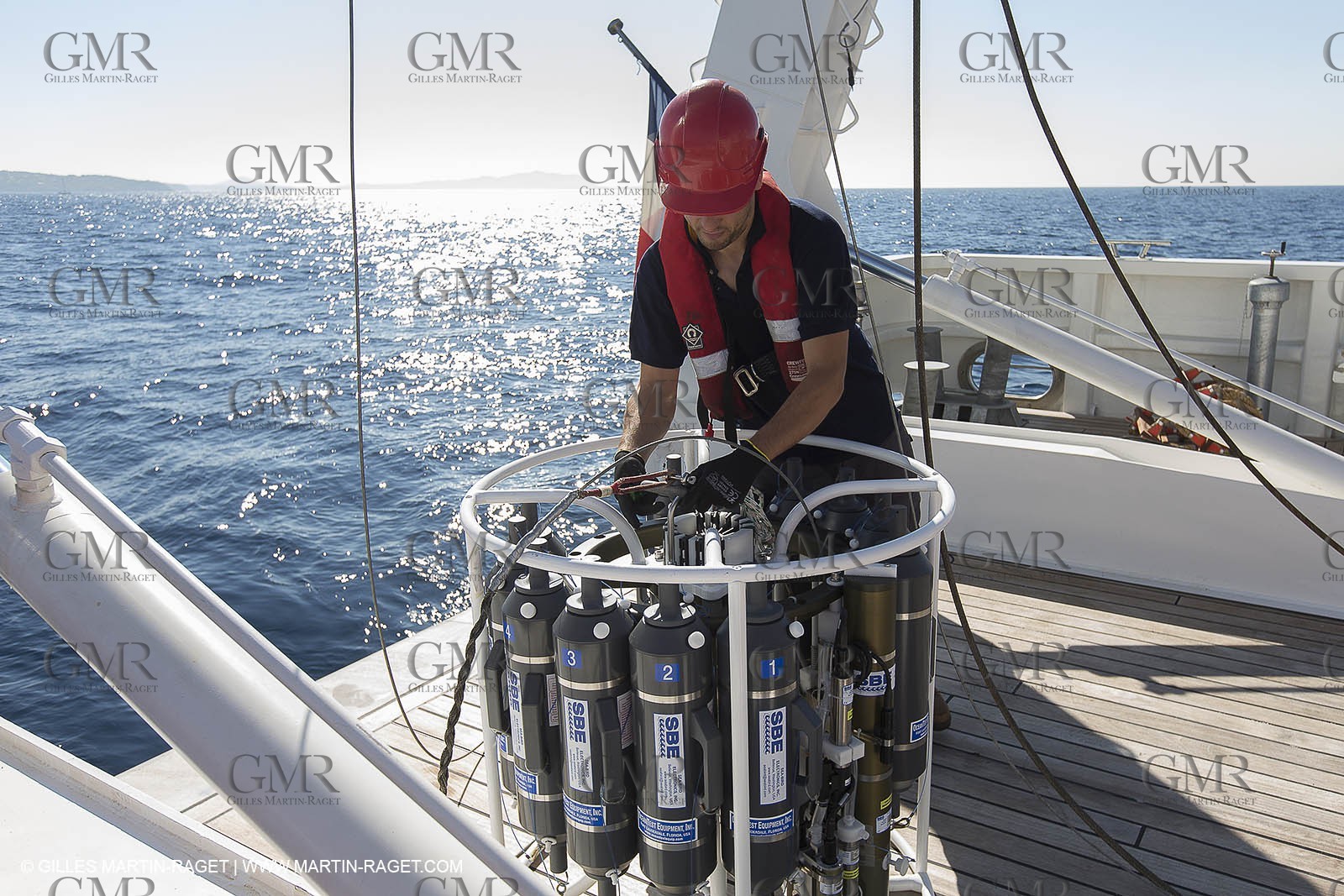 11 09 2014 - la Ciotat (FRA,13) - onboar Al Azzizi, oceanographic research ship buit by H2X boat yard, measure devices manipuation