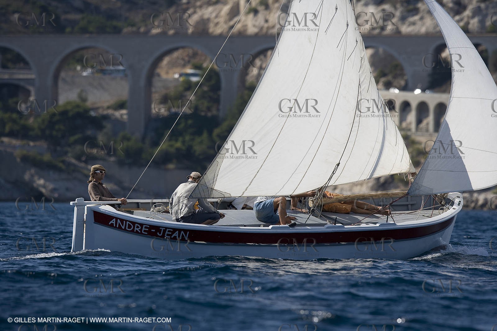 1 09 2007 - Marseille (FRA, 13) - Latin rigs in l'Estaque (Marseille north bay village)