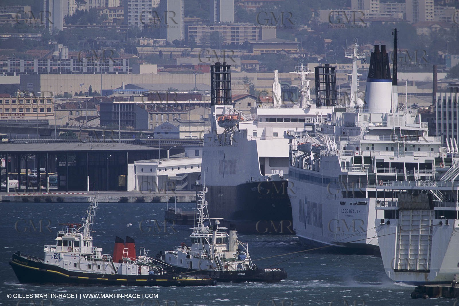 Monde maritime, opérations porturaires, ports, manoeuvres, marine world, harbour operations, maritime shipping,