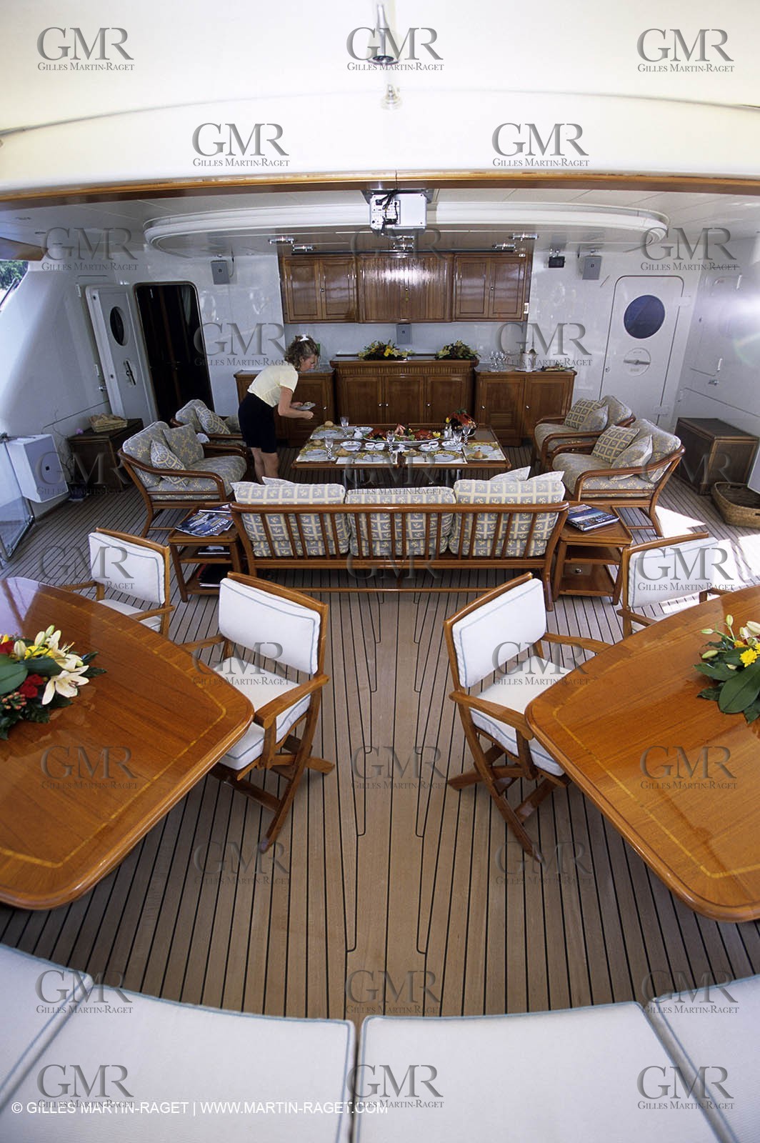 MotorYacht - Deck