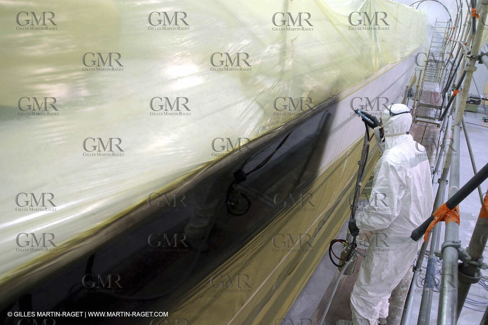 Vannes - Multiplast Boatyard - Orange II painting