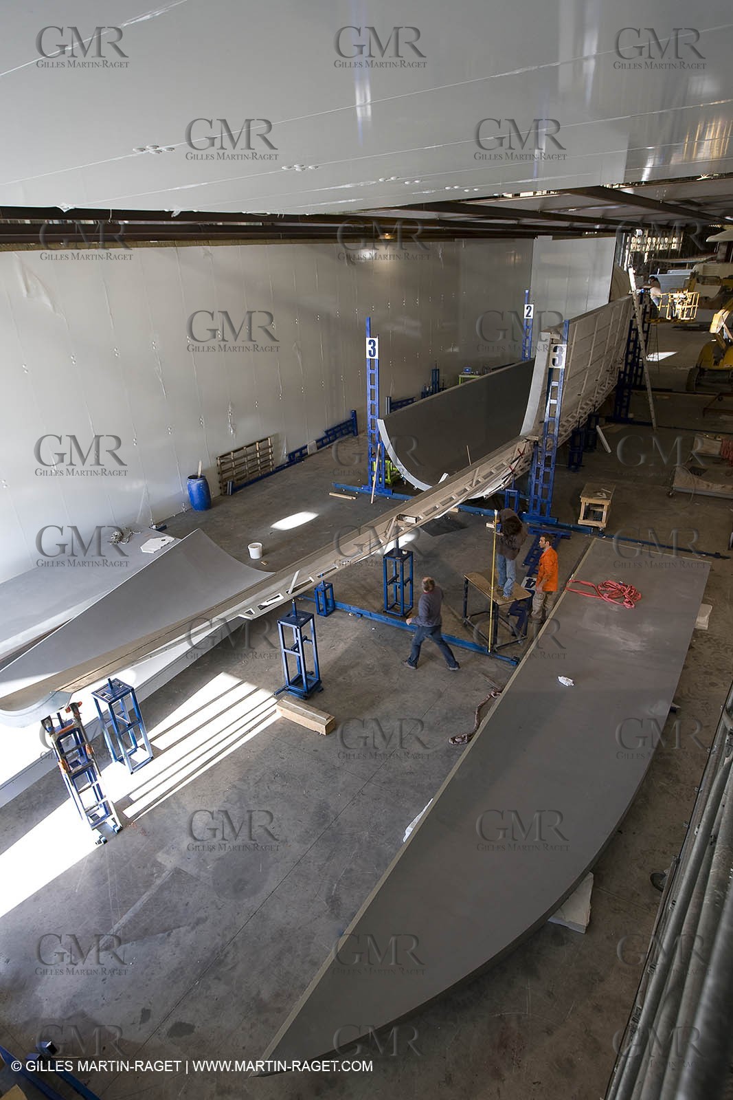 22 01 2008 - La Ciotat (FRA, 13) - Construction of cruising catamaran Nahema at H2X boatyard - Mould construction