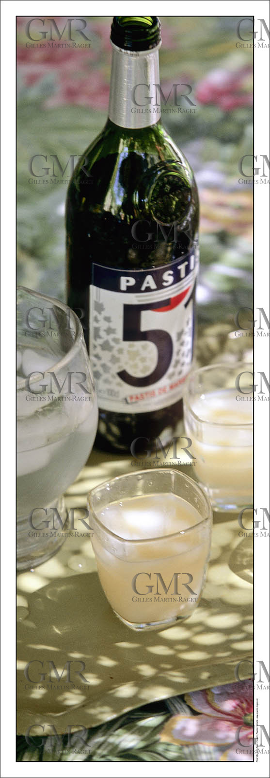 Produit : Tirage photo réalisé par nos soins sur imprimante jet d'encre professionnelle Epson à partir de 8 encres ultrachrome inaltérables (label Digigraphie).Formats au choix :. 20 x 60 cm. 33 x 95 cm- 52 x 150 cmChoix des papiers :. Papier standard brillant 250 gr., filet noir, marge blanche, tirage non signé. Papier haut de gamme satiné 290 gr. filet noir, marge blanche, tirage vérifié et signé par l'auteur.. Autres supports (canvas, acrylique, dibond) sur demandeConditionnement : tube cylindrique renforcé.Options pour l'expédition : . colissimo + dépôt boîte aux lettres (France uniquement). Colissimo avec signature à réception. Transporteur express (2 jours ouvrés) avec signature à réceptionCliquez sur caddie pour sélectionner votre formule et démarrer la procédure de commande en ligne