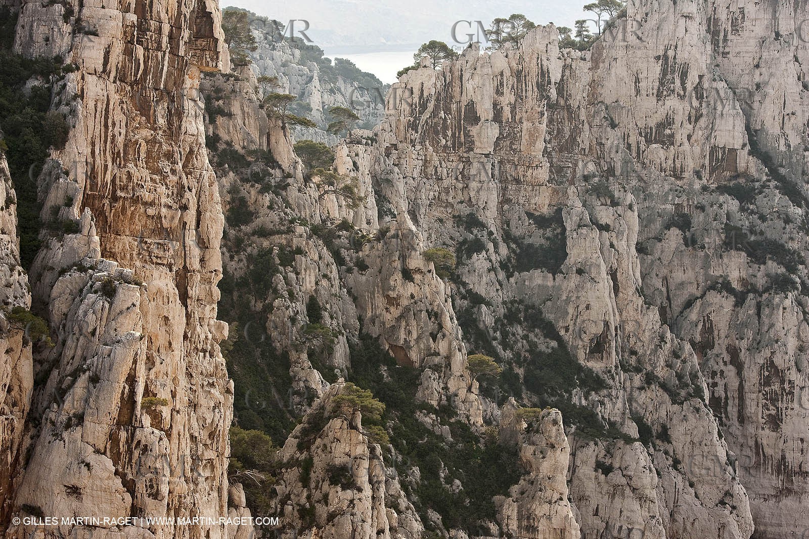20 03 2009 - Marseille (FRA, 13) - Les Calanques - l'Oule clifs and brèche de Castelviel