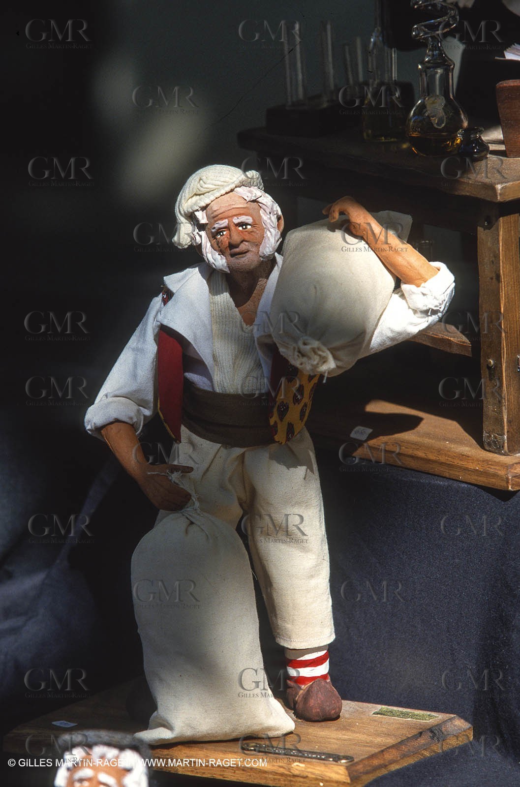 Baux de Provence, Cribs making