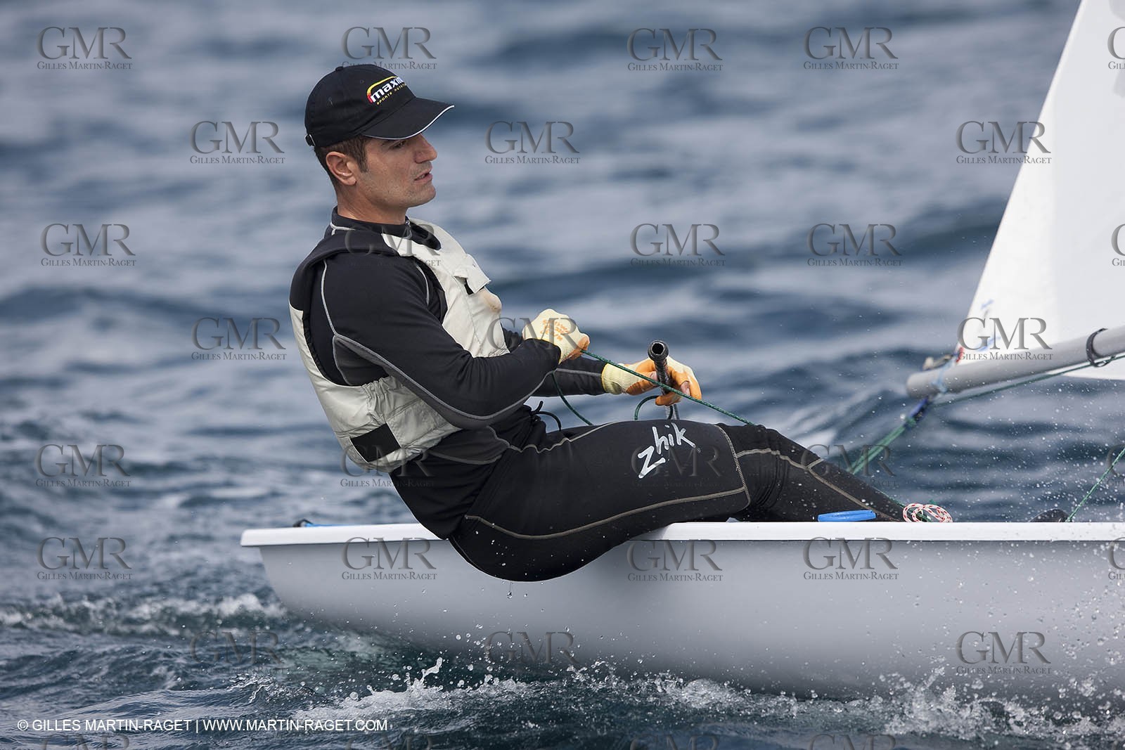 20 04 2010 - Hyères (FRA,83) - SOF 2010 - Zhik Team - Laser Men - Javier Hernandez