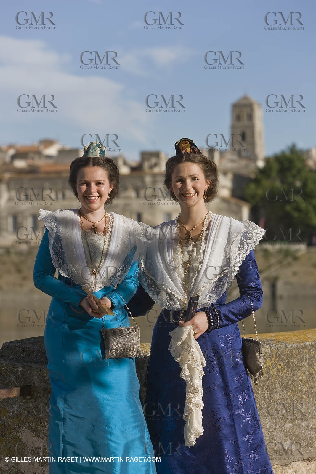 17 juin 2008-  Arles (Fra,13) - Deux reines d'Arles, Caroline Serre et Nathalie Chay