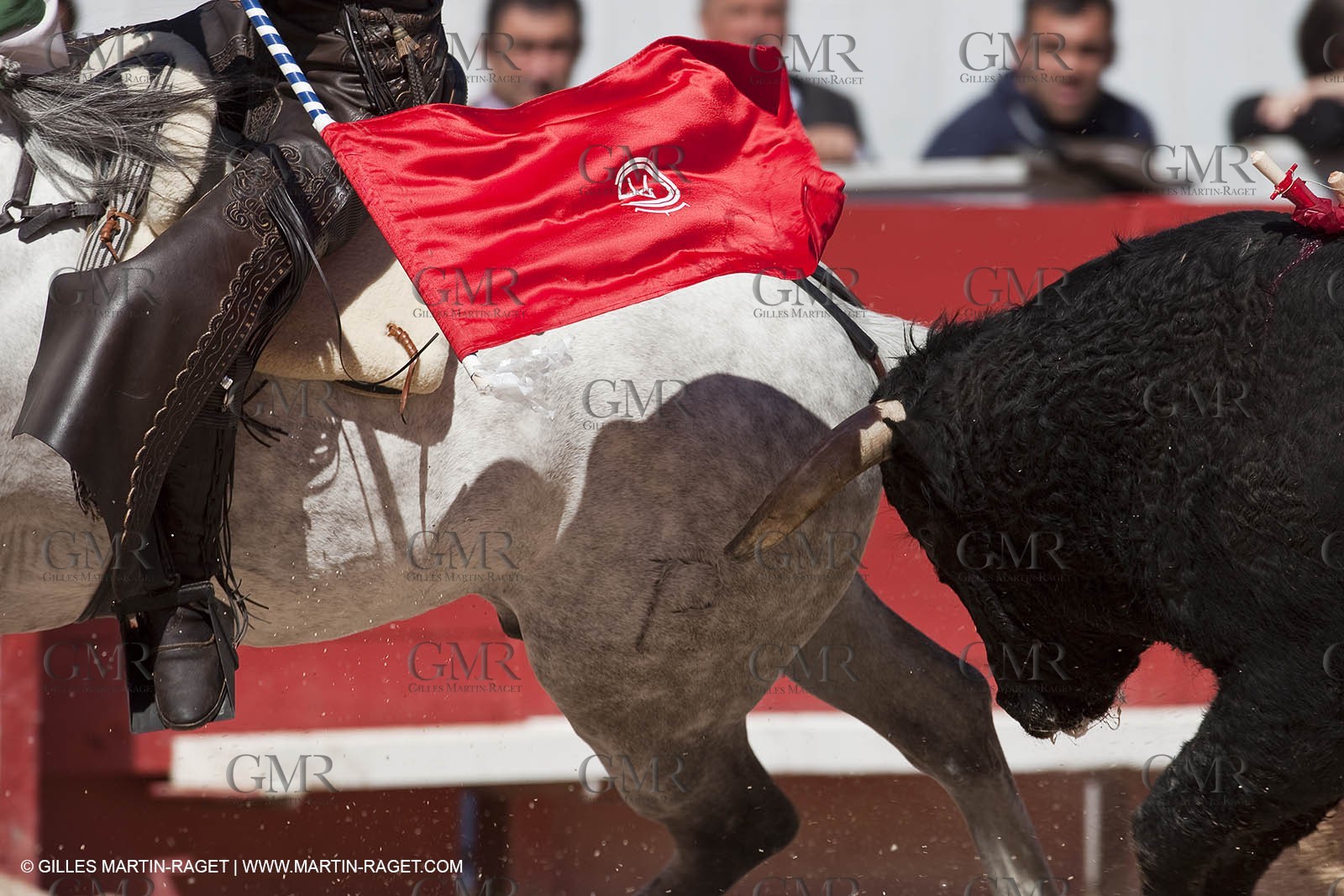 Lundi 05 04 2010 - Arles (FRA,13) - Feria 2010 -Corrida de rejon - Fermin Bohorquez - Pabloe Hemoso de Mendoza - Andy Cartagena - Toros Bohorquez