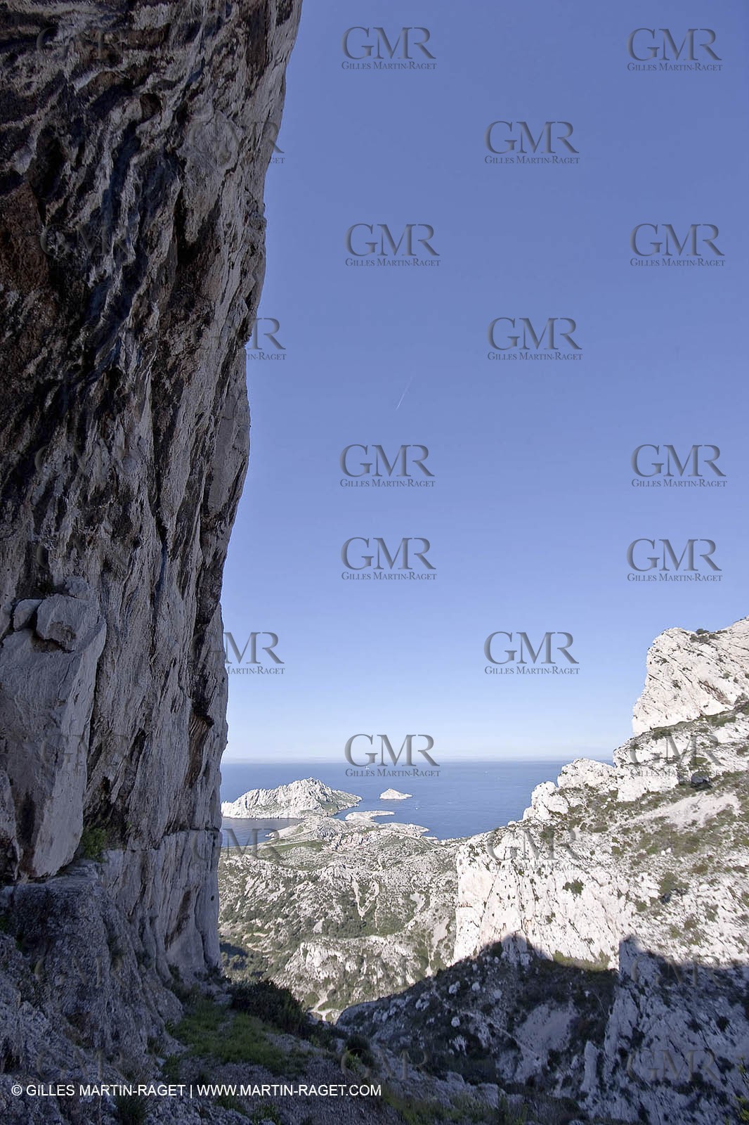 18 04 2009 - Marseille (FRA, 13) - Les Calanques - Face ouest du Rocher St Michel et les Goudes