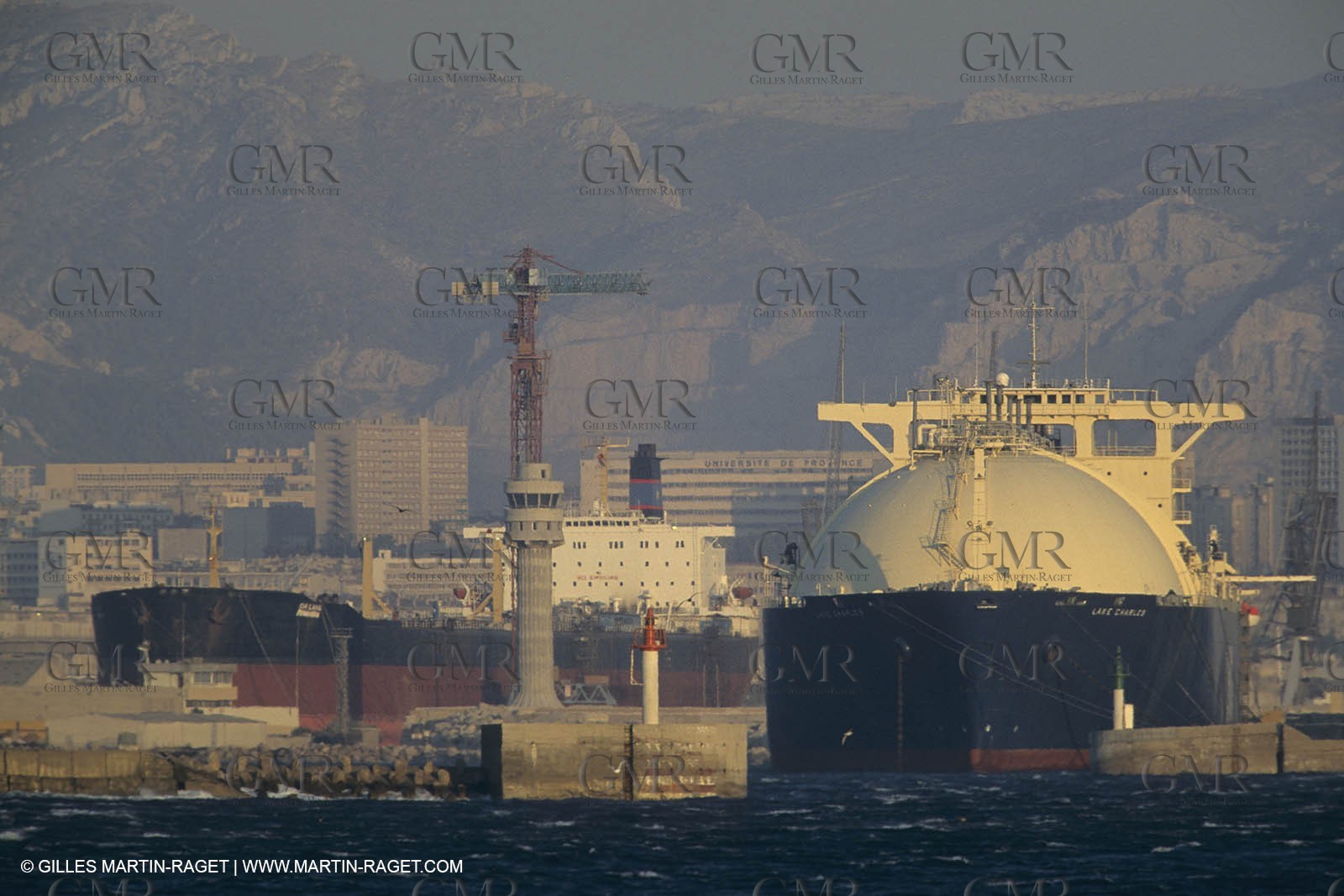 Marine world, Harbor operations