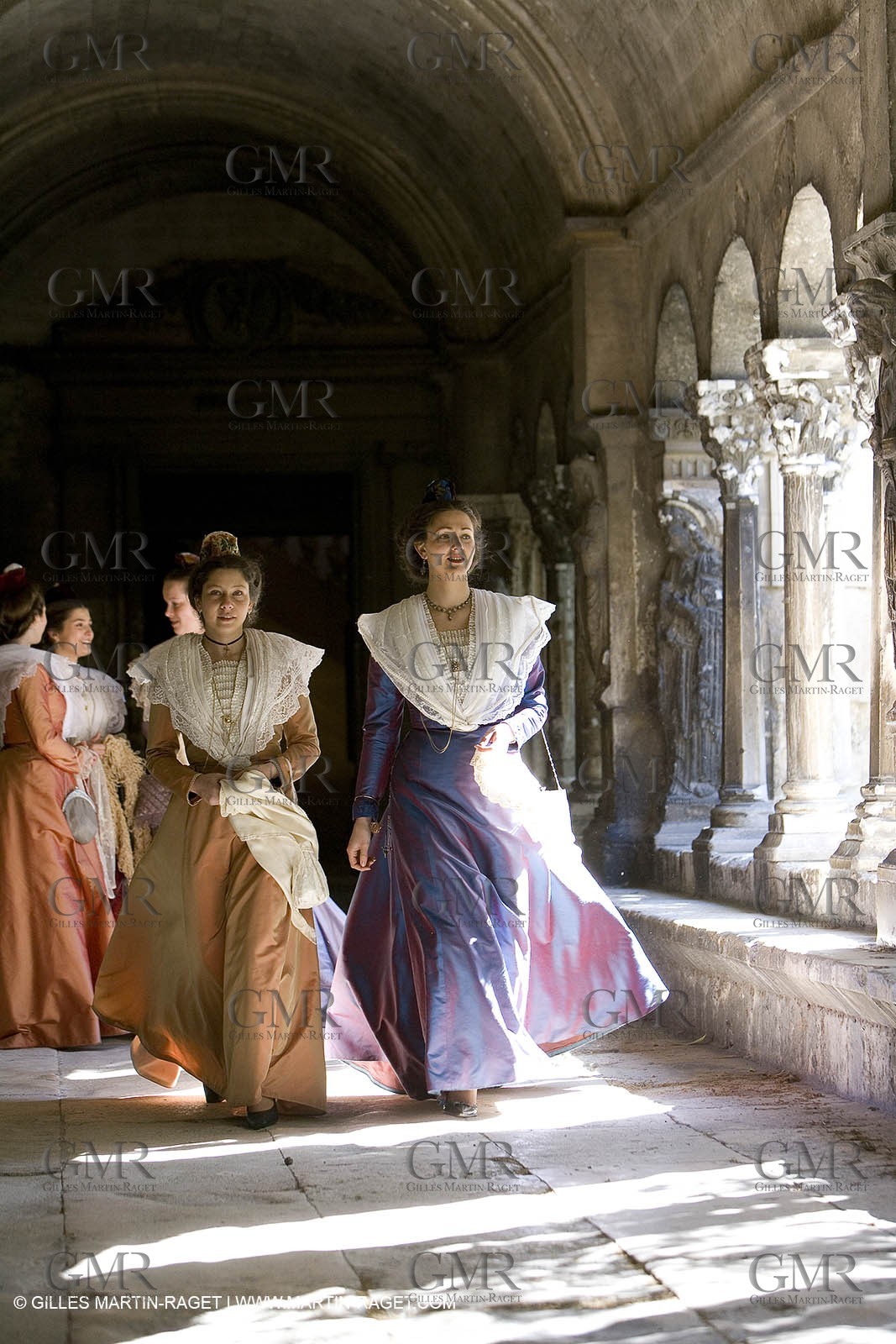 10 03 2007- Arles (FRA, 13) - Queen of arles and her assistants