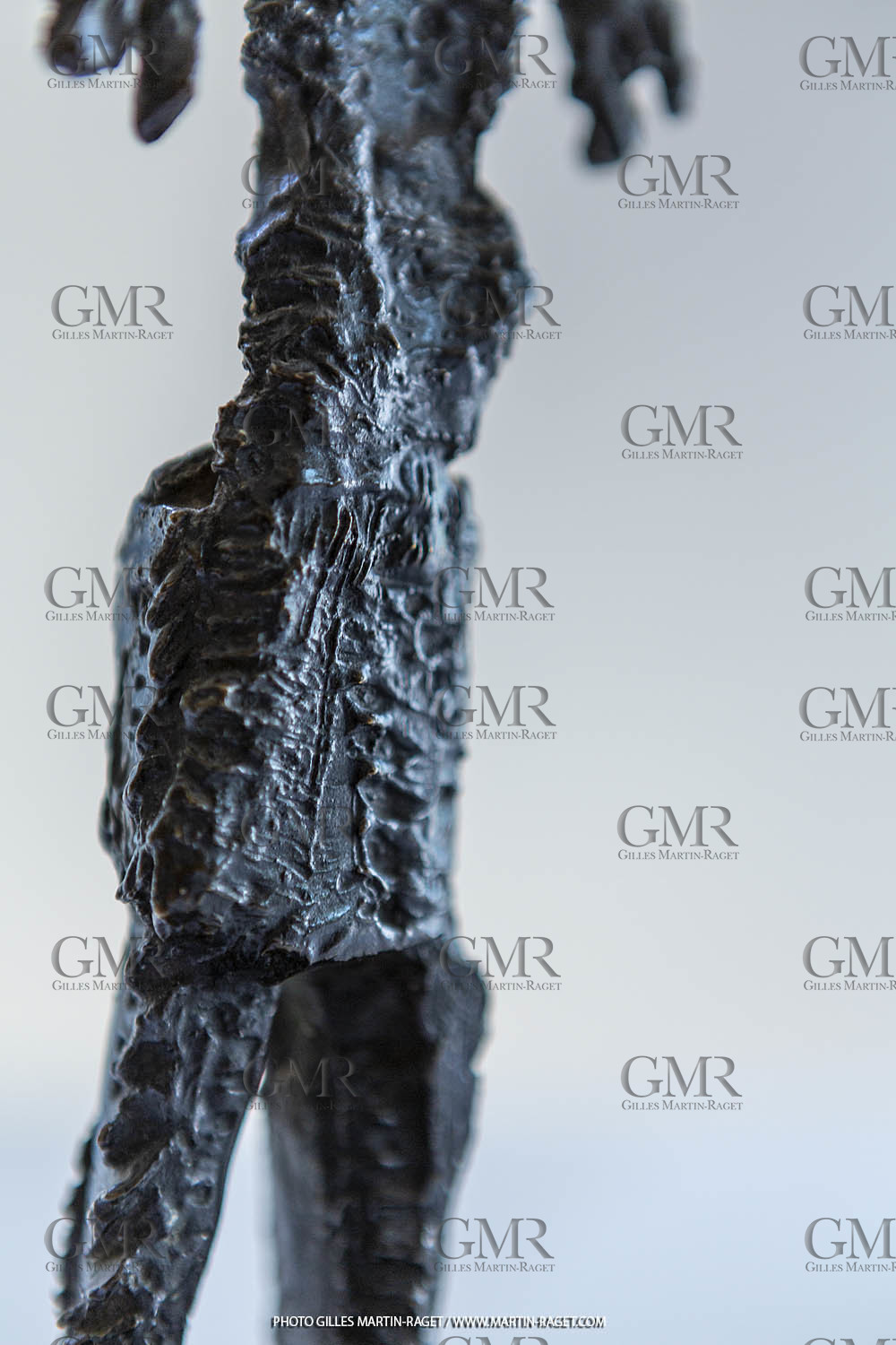 12 07 2020, St Rémy de Provence (FRA,13), Oeuvre de Germaine Richier, Guerrier n° 15 1955, Bronze patiné foncé, Numéroté 3 8, Fondeur : C. Valsuani, Paris, 27 x 9 x 12,5 cm, Collection famille Germaine Richier