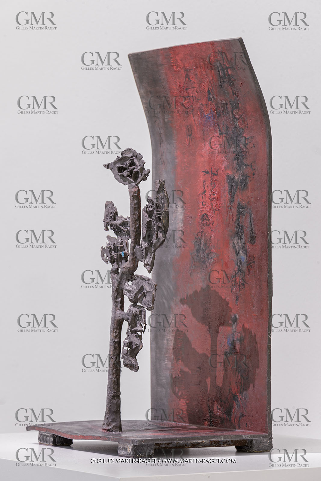 02 05 2023, Paris (FRA), oeuvre de Germaine Richier, Exposition Centre Pompidou 2023, L'Echelle, oeuvre en collaboration avec Zao Wou-Ki 1956, Plomb et huile sur plomb, Pièce unique, 82 x 46 ,5 x 31,5 cm, Collection particulière