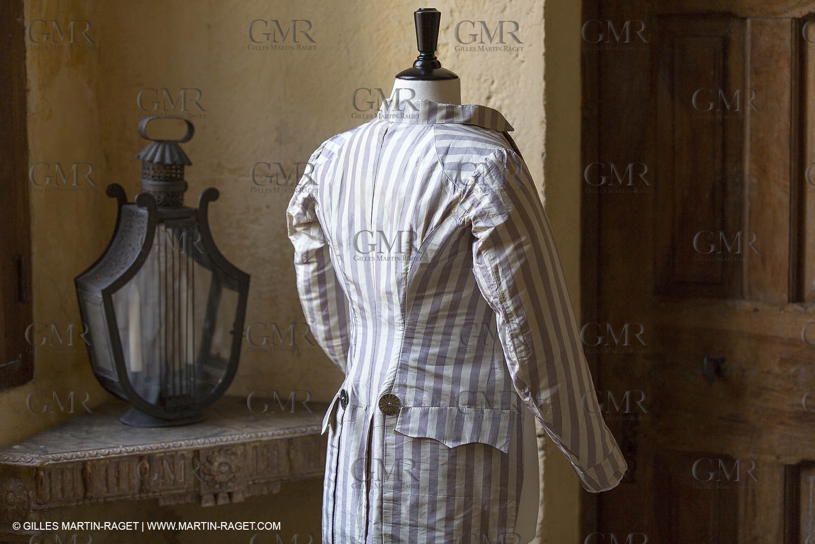 31 10 2013 - Ansouis (FRA,84) - Ansouis castle - Costumes of the exhibit Men costumes