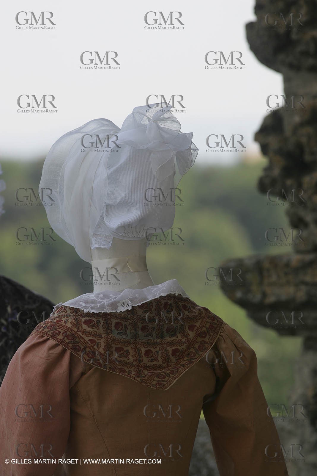 May 2004 - La Tour d'Aigues (FRA, 84) - Old costumes for women of the South exhibition