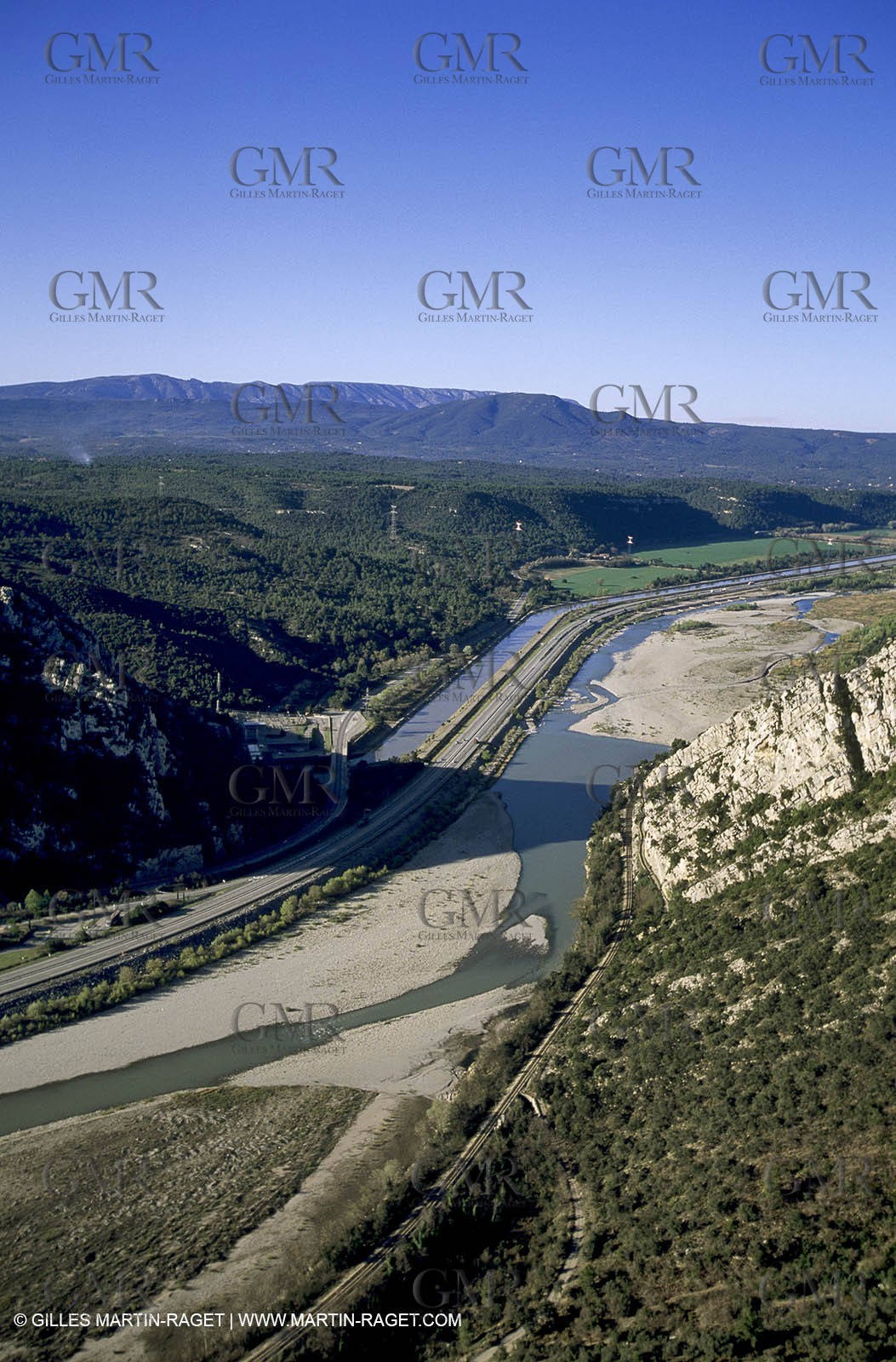 Durance river - Mirabeau bridge