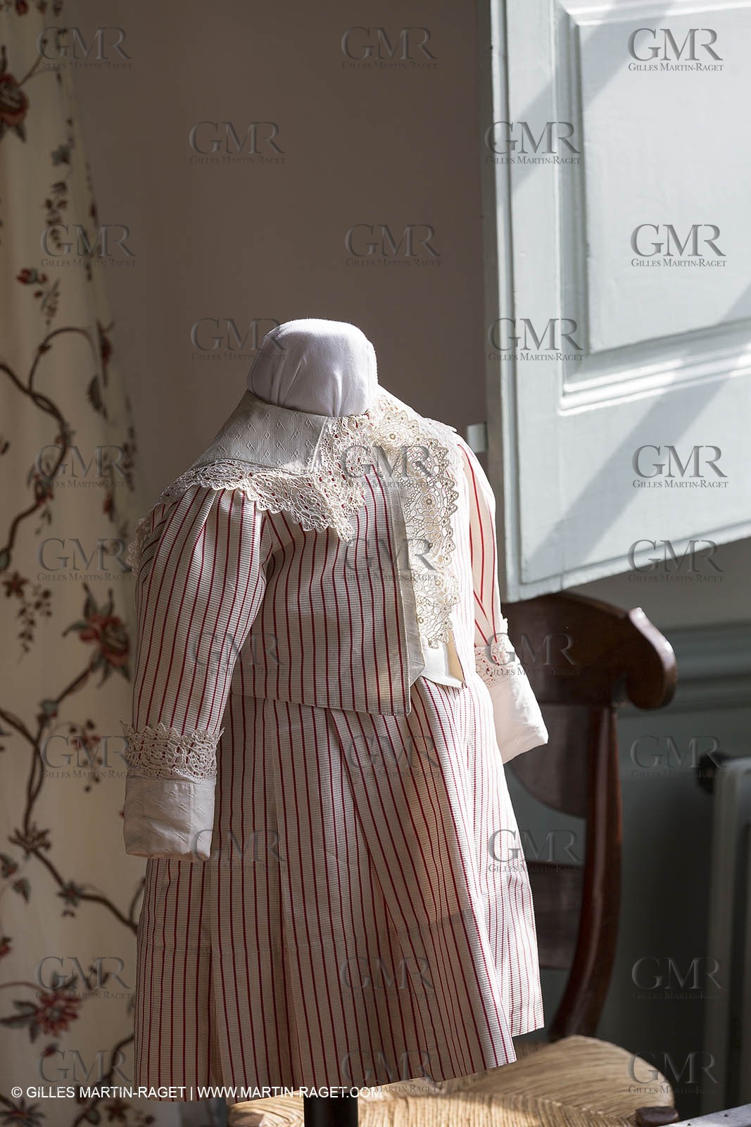 31 10 2013 - Ansouis (FRA,84) - Ansouis castle - Costumes of the exhibit Men costumes