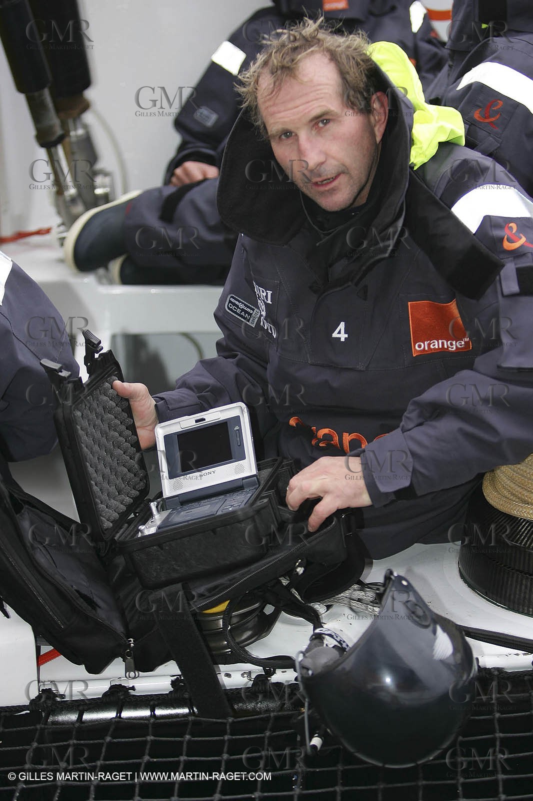 Orange II -2005 Jules Verne Trophy-Preparation-Jacques Caraes-Mobile camera