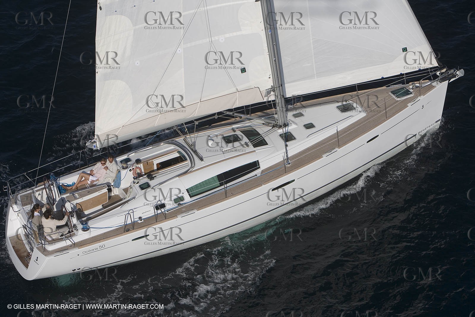 Crusing monohull sailing